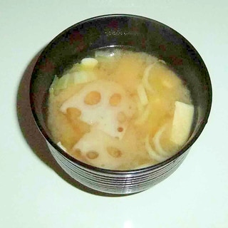玉ねぎとレンコンのお味噌汁